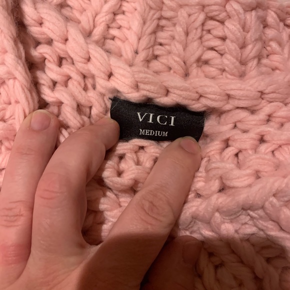 Vick Blanket of Snow Hand-knit Chunky Sweater - Picture 7 of 7